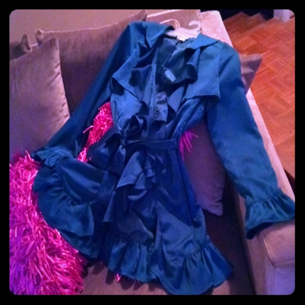 Bell sleeves & Ruffle coat by lulumari